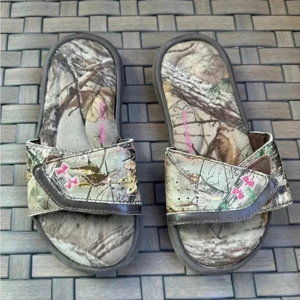 Under Armour Youth Ignite‎ Camo Slide Sport Sandal, Brown Camo. Size 1